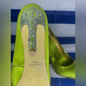 ✨🎉Luxury NINE WEST Green Satin Leather Sole Rhinestone Pump Heels Women’s SZ 10M